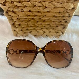 Oversized fashion sunglasses. Tortoiseshell with some crystal bling.